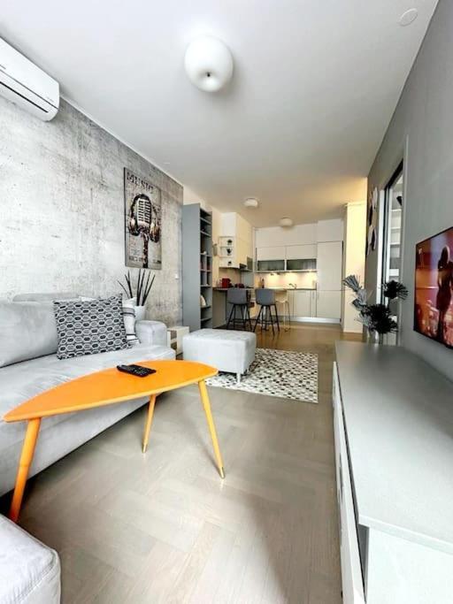 Urban Oasis: Stylish Retreat Apartment Zagreb Ngoại thất bức ảnh