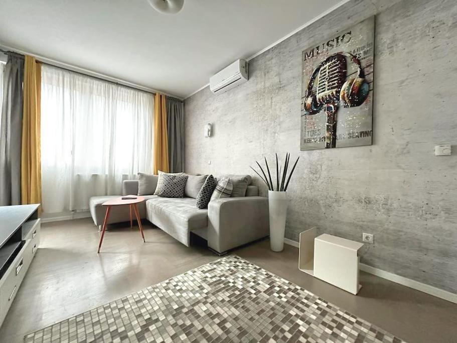 Urban Oasis: Stylish Retreat Apartment Zagreb Ngoại thất bức ảnh
