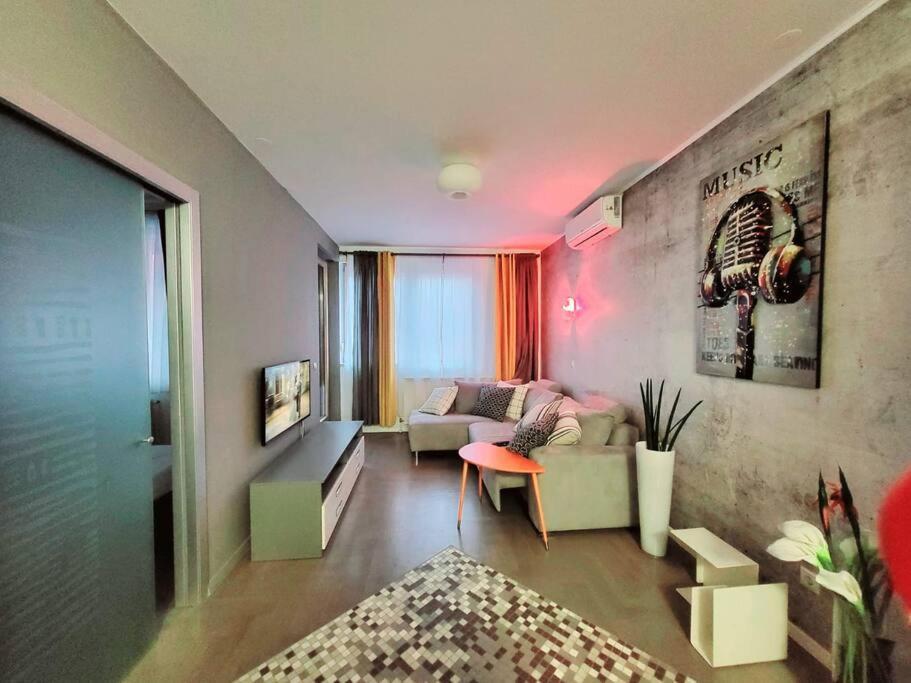 Urban Oasis: Stylish Retreat Apartment Zagreb Ngoại thất bức ảnh